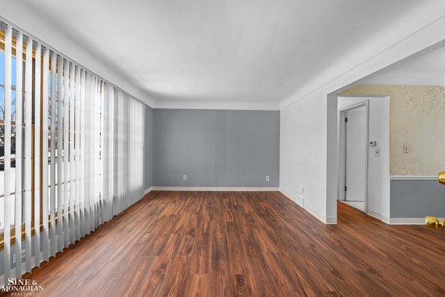 2037 Vernier Road, Grosse Pointe Woods, MI 48236