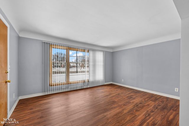 2037 Vernier Road, Grosse Pointe Woods, MI 48236