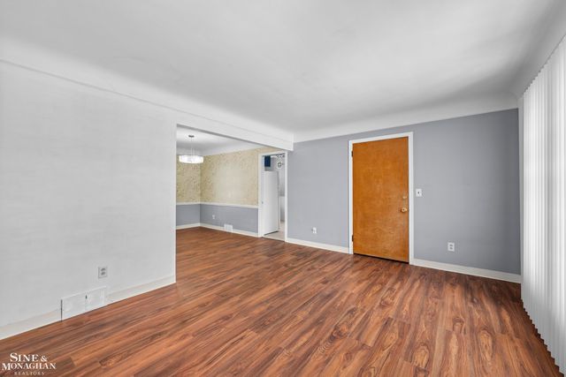 2037 Vernier Road, Grosse Pointe Woods, MI 48236