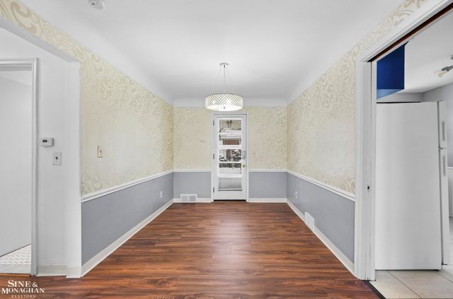 2037 Vernier Road, Grosse Pointe Woods, MI 48236