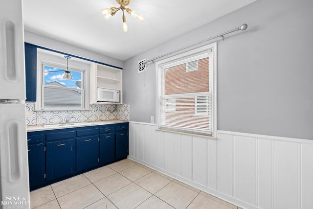 2037 Vernier Road, Grosse Pointe Woods, MI 48236