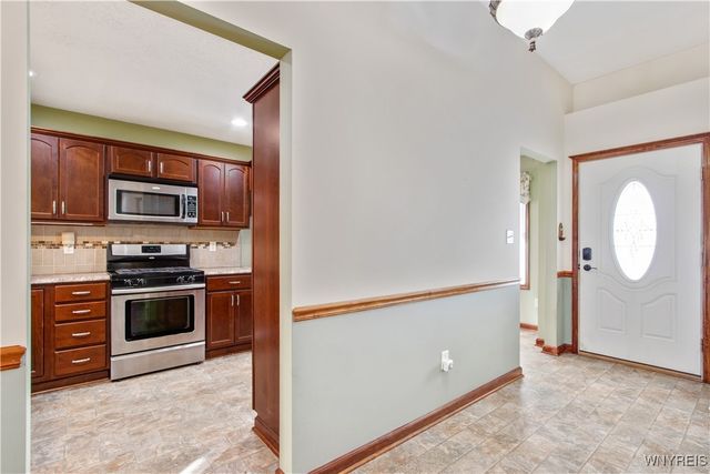 5 Saint Davids Road, Lancaster, NY 14086