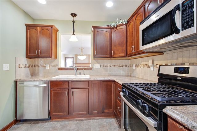 5 Saint Davids Road, Lancaster, NY 14086