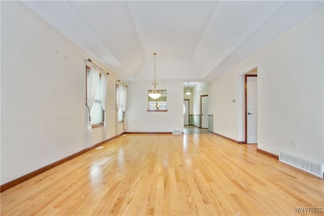 5 Saint Davids Road, Lancaster, NY 14086