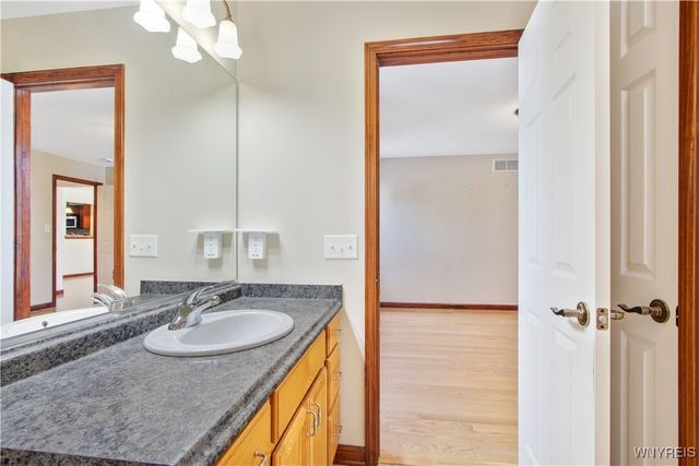 5 Saint Davids Road, Lancaster, NY 14086