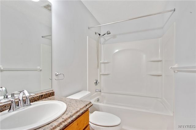 5 Saint Davids Road, Lancaster, NY 14086