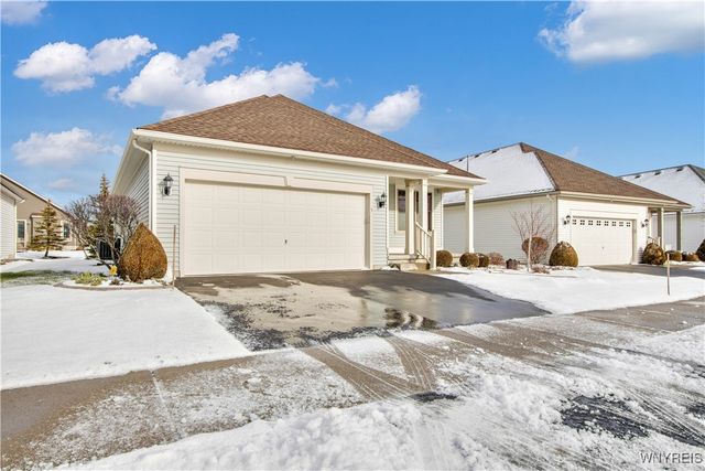 5 Saint Davids Road, Lancaster, NY 14086