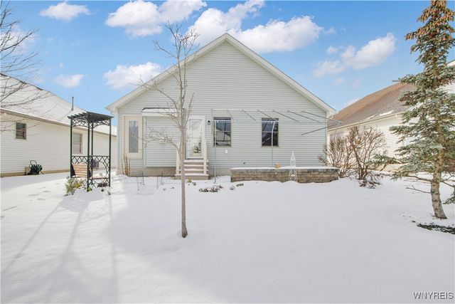 5 Saint Davids Road, Lancaster, NY 14086