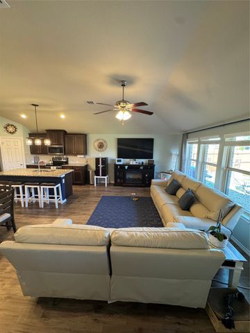 4101 Bridle Path Lane, Sanger, TX 76266