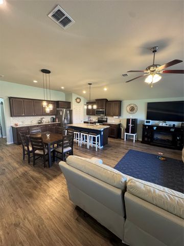 4101 Bridle Path Lane, Sanger, TX 76266