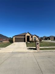 4101 Bridle Path Lane, Sanger, TX 76266