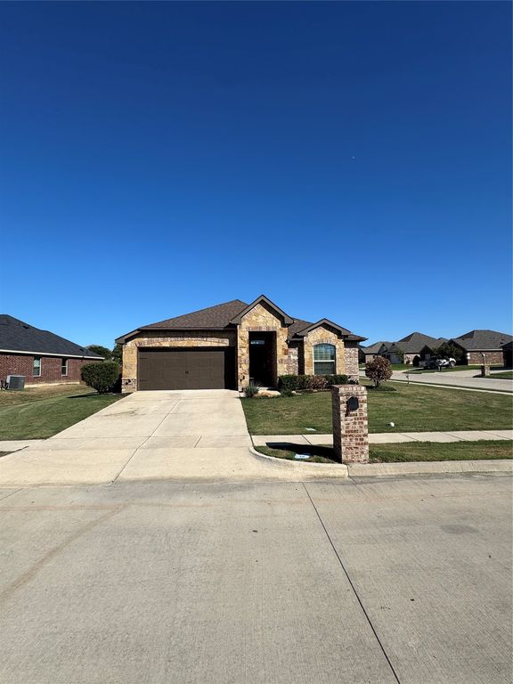 4101 Bridle Path Lane, Sanger, TX 76266