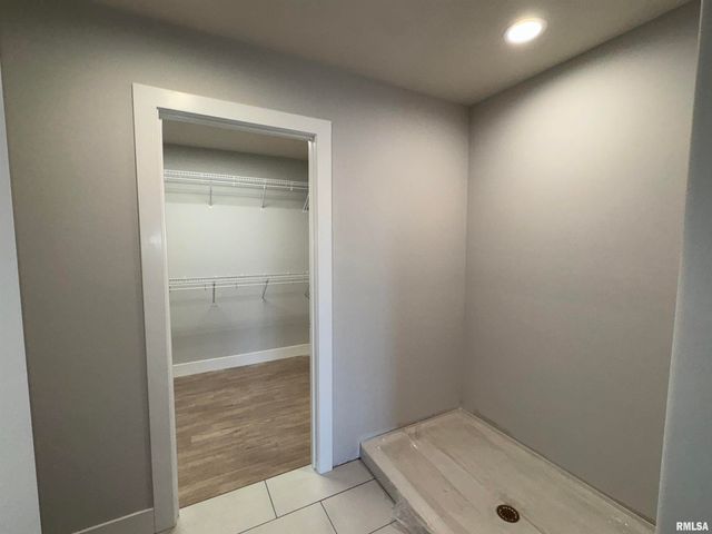 1701 Ambleside Drive, Springfield, IL 62711