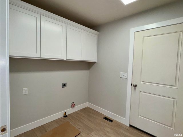 1701 Ambleside Drive, Springfield, IL 62711