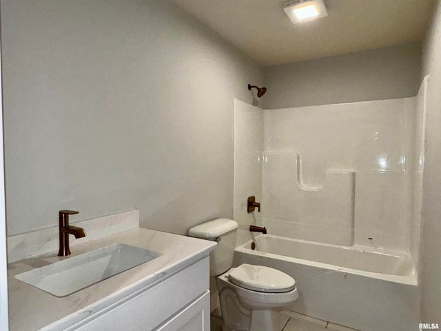 1701 Ambleside Drive, Springfield, IL 62711