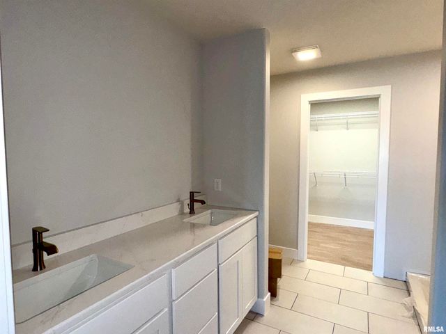 1701 Ambleside Drive, Springfield, IL 62711