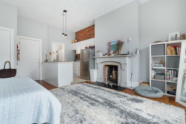 389 Beacon Street 8, Boston, MA 02116