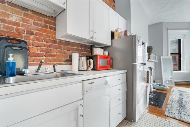 389 Beacon Street 8, Boston, MA 02116