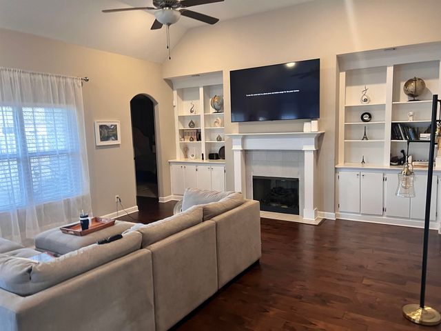 8254 HOLSTON DR, Memphis, TN 38125