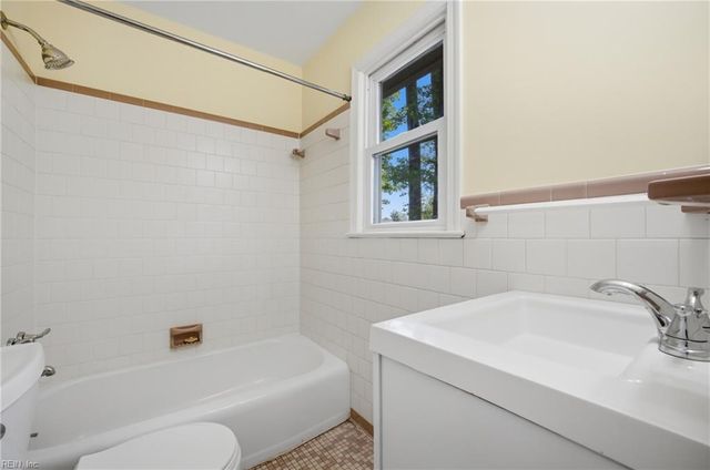 34 Laurel Wood RD, Newport News, VA 23602