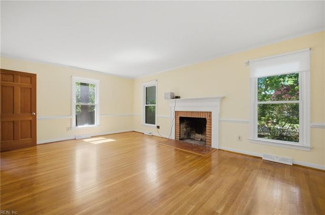 34 Laurel Wood RD, Newport News, VA 23602