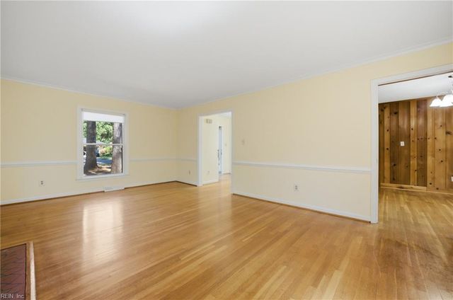 34 Laurel Wood RD, Newport News, VA 23602