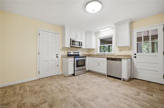 34 Laurel Wood RD, Newport News, VA 23602