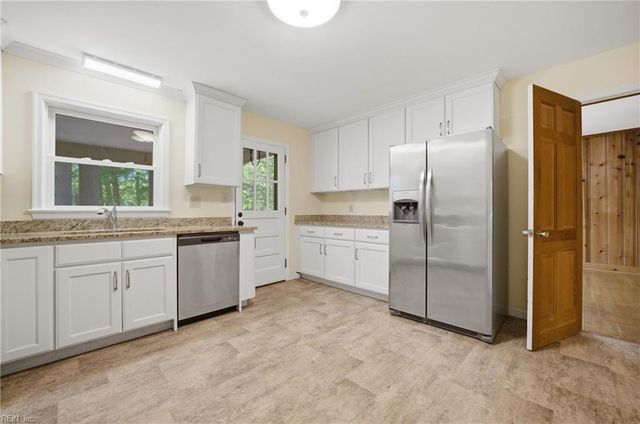 34 Laurel Wood RD, Newport News, VA 23602