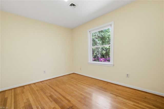 34 Laurel Wood RD, Newport News, VA 23602