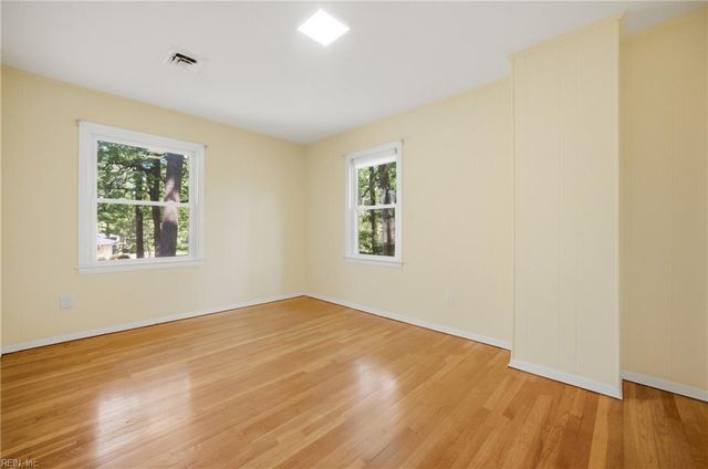 34 Laurel Wood RD, Newport News, VA 23602