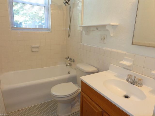 925 Brandon Ave Apt A2, Norfolk, VA 23517