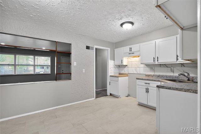 1012 Forestwood Drive, St Louis, MO 63135