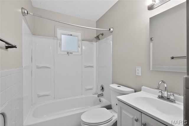 1012 Forestwood Drive, St Louis, MO 63135
