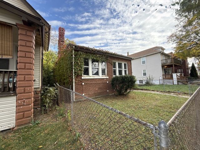 10721 S Prairie Avenue, Chicago, IL 60628