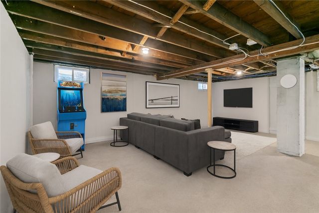 63 Clearview Avenue, Portsmouth, RI 02871