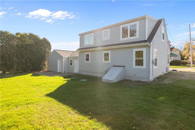 63 Clearview Avenue, Portsmouth, RI 02871
