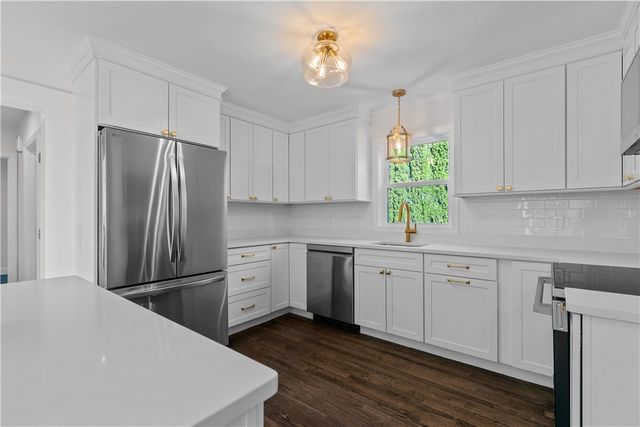 63 Clearview Avenue, Portsmouth, RI 02871