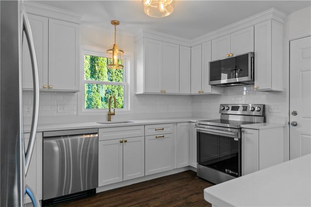 63 Clearview Avenue, Portsmouth, RI 02871