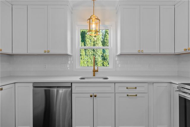 63 Clearview Avenue, Portsmouth, RI 02871