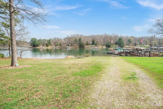 140 Pine Bluff Drive, Mooresville, NC 28117