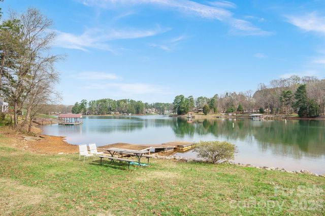 140 Pine Bluff Drive, Mooresville, NC 28117