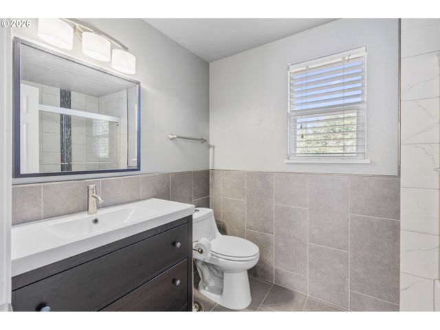 12001 Ne 75TH Cir, Vancouver, WA 98682