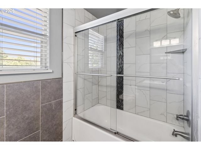 12001 Ne 75TH Cir, Vancouver, WA 98682