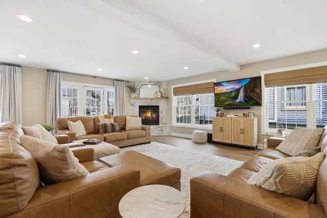 114 Hickory Street, Frankfort, IL 60423