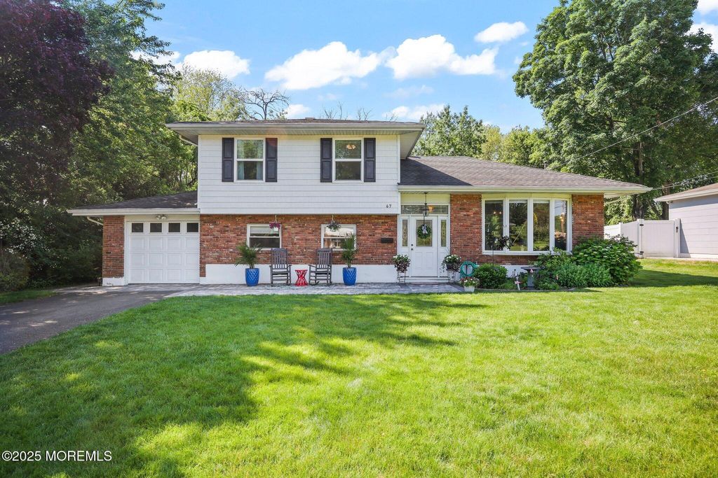 67 Koenig Lane, Freehold, NJ 07728