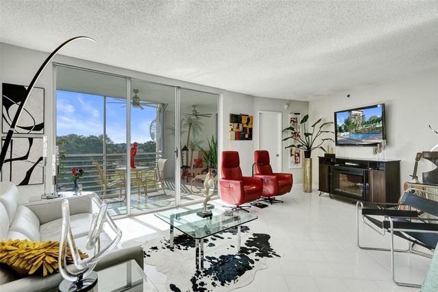 3507 Oaks Way 508, Pompano Beach, FL 33069