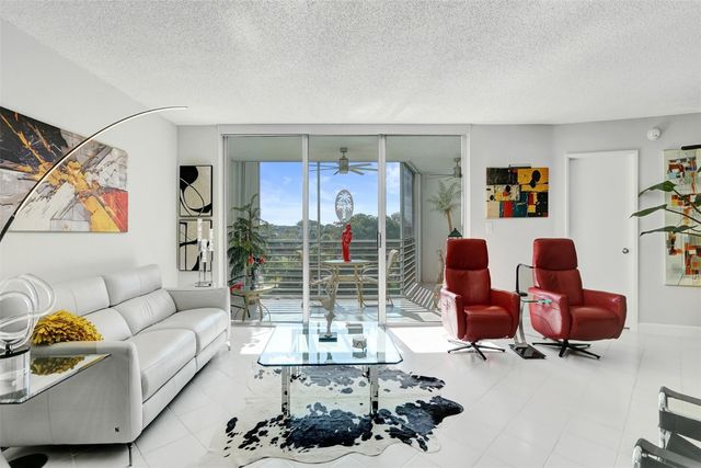 3507 Oaks Way 508, Pompano Beach, FL 33069