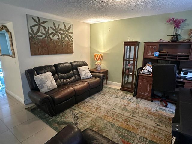 7424 NW 75th Street, Tamarac, FL 33321