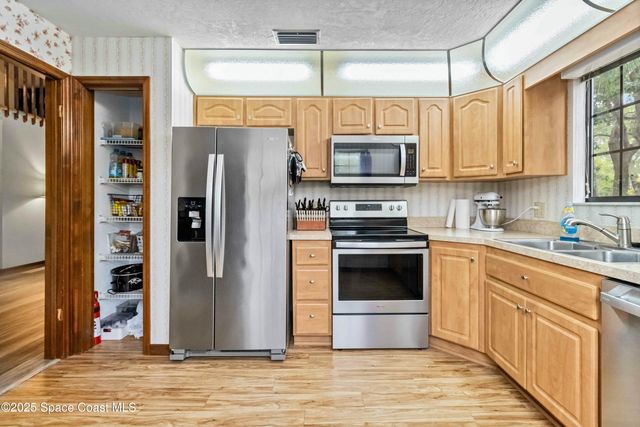873 Greenwood Manor Circle 3-B, West Melbourne, FL 32904