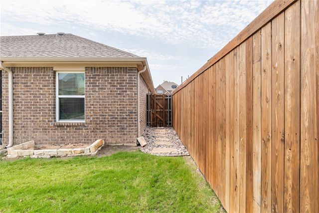 2049 Speckle Drive, Fort Worth, TX 76131